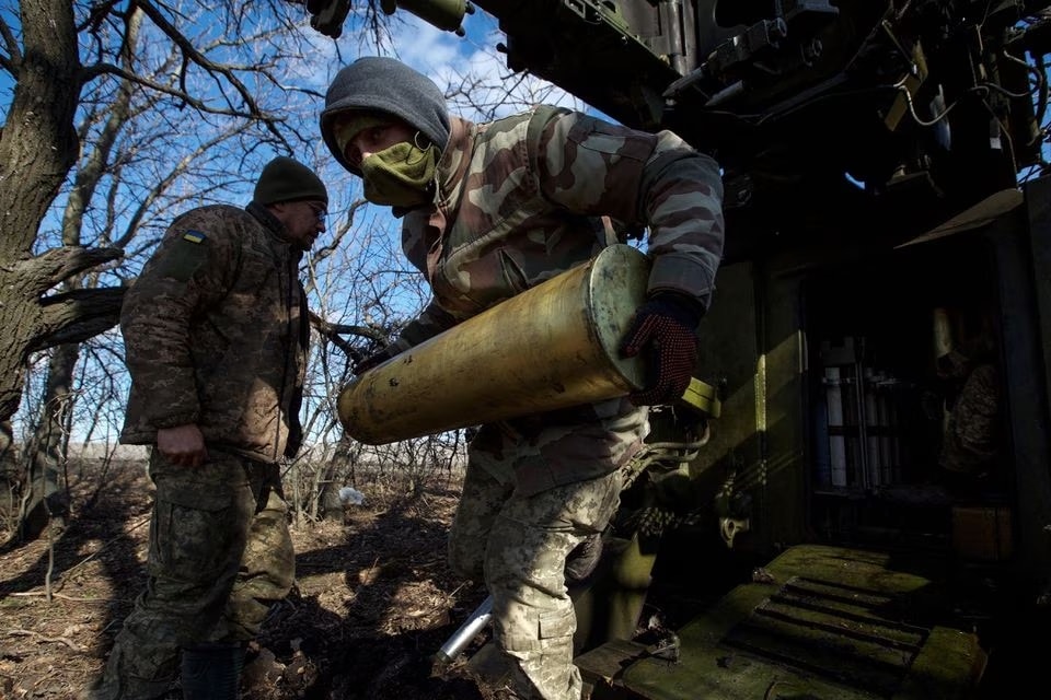 ukraine the khong tu bo bakhmut nga keu goi them tiep vien hinh 1