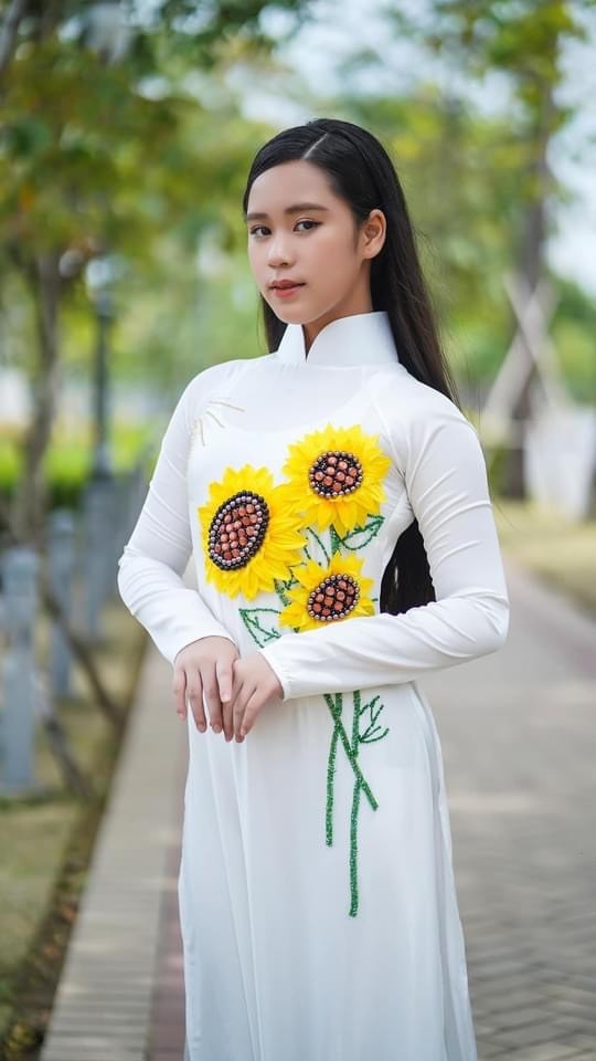 hoa hau bella vu va nhung chuyen thien nguyen truoc ngay len duong sang dubai hinh 7