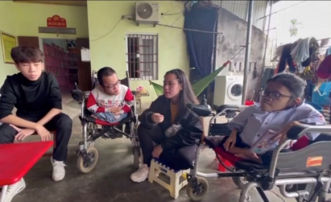 hoa hau bella vu va nhung chuyen thien nguyen truoc ngay len duong sang dubai hinh 8