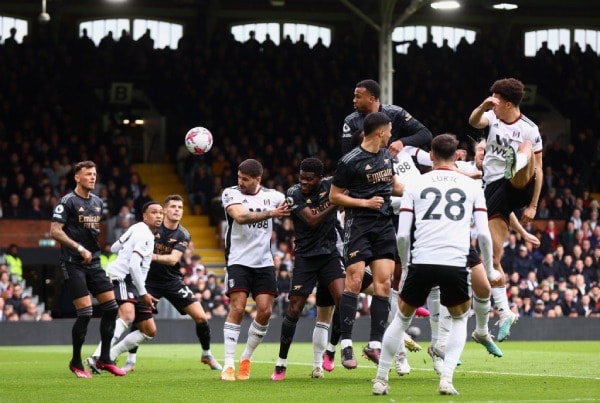 thang derby london arsenal lai bo xa man city 5 diem tren bang xep hang hinh 1