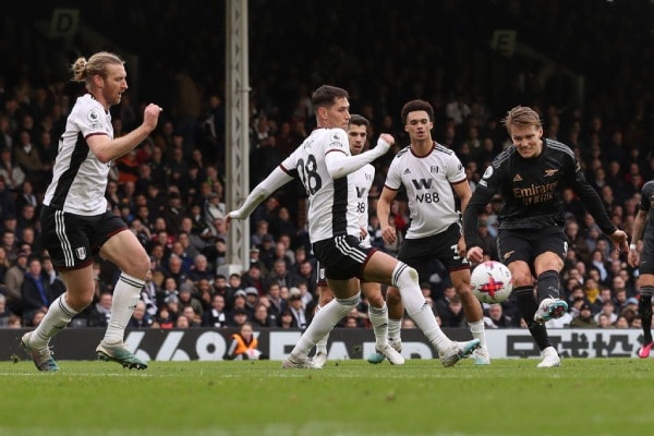 thang derby london arsenal lai bo xa man city 5 diem tren bang xep hang hinh 3