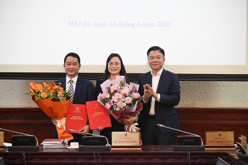 nha bao vu hoai nam giu chuc vu tong bien tap bao phap luat viet nam hinh 1