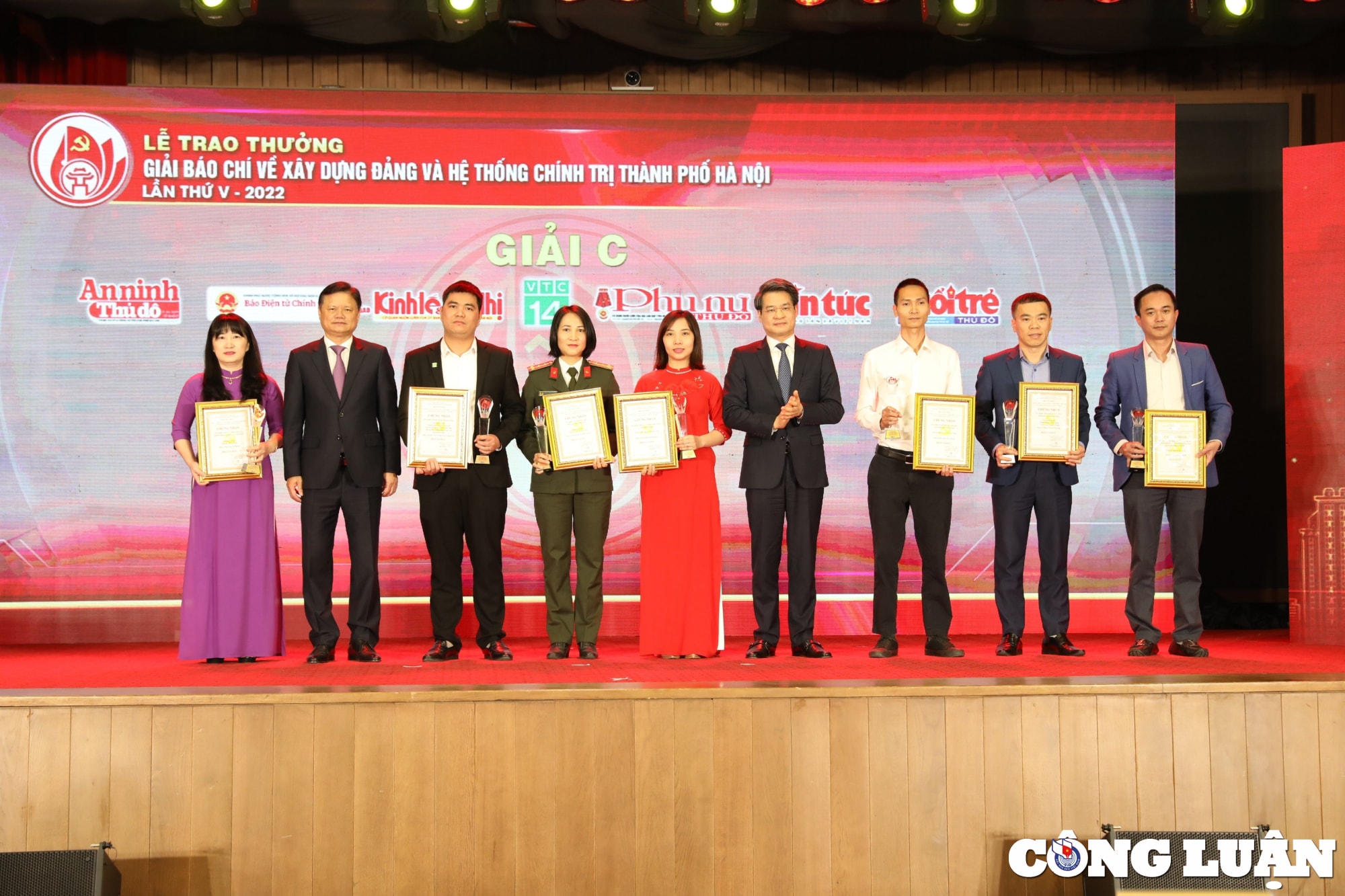 ha noi trao giai cho cac tac pham bao chi xuat sac ve xay dung dang va he thong chinh tri hinh 4