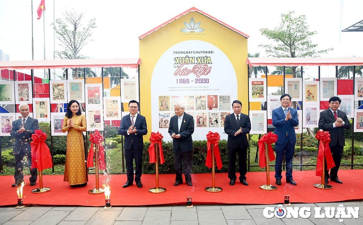 khai mac trung bay xuan xua tren bao tet 1865 2000 tai hoi bao toan quoc 2023 hinh 1