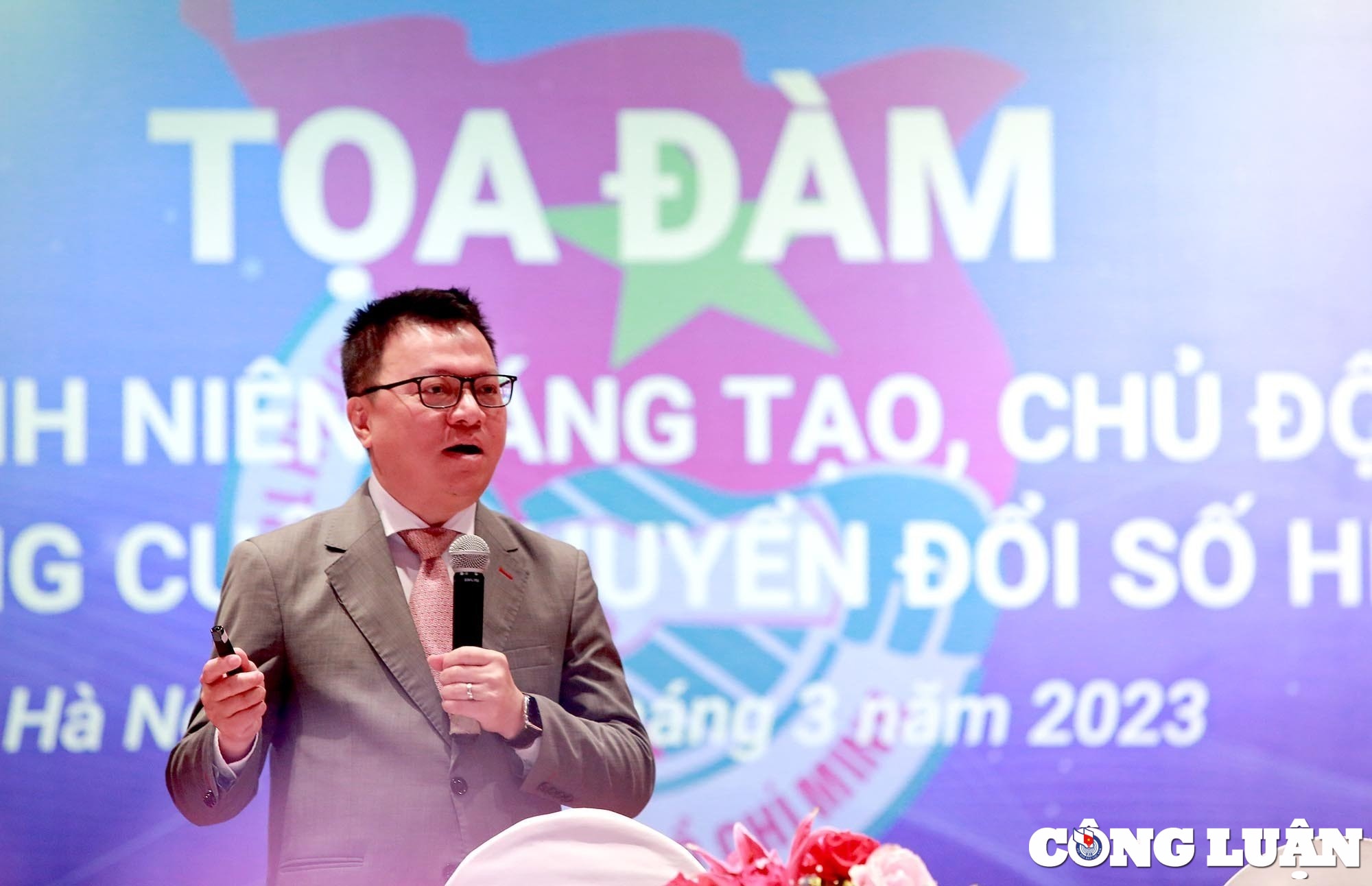 chuyen doi so den tu con nguoi chu khong phai cong nghe hinh 2