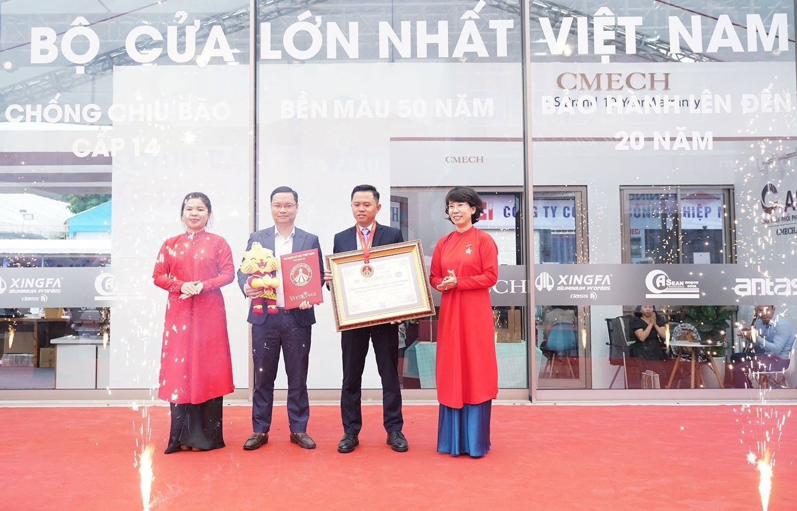xac lap ky luc bo cua lua nhom kinh lon nhat viet nam hinh 1