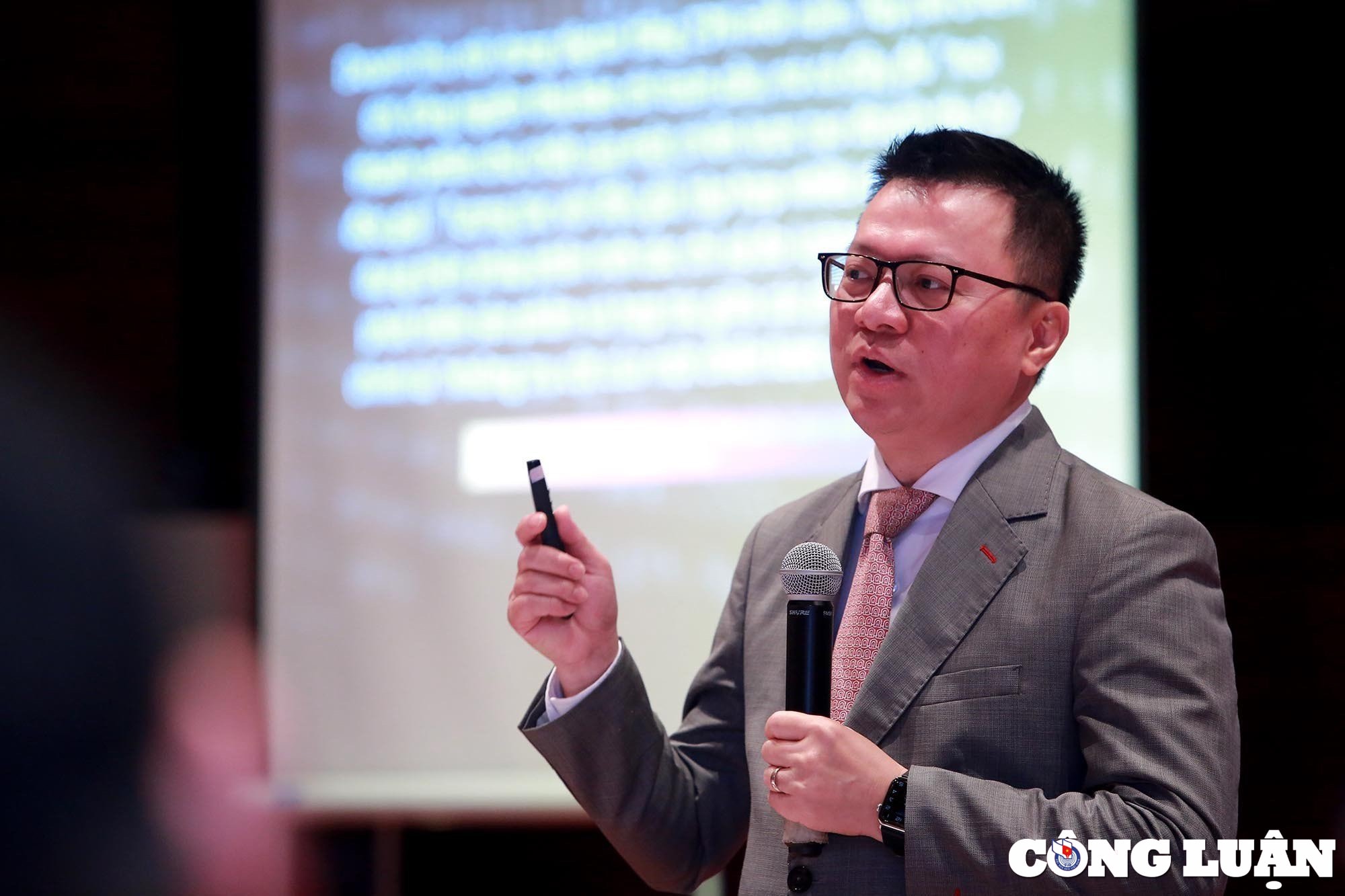 chuyen doi so bao chi noi dung la vua con cong nghe la nu hoang hinh 1