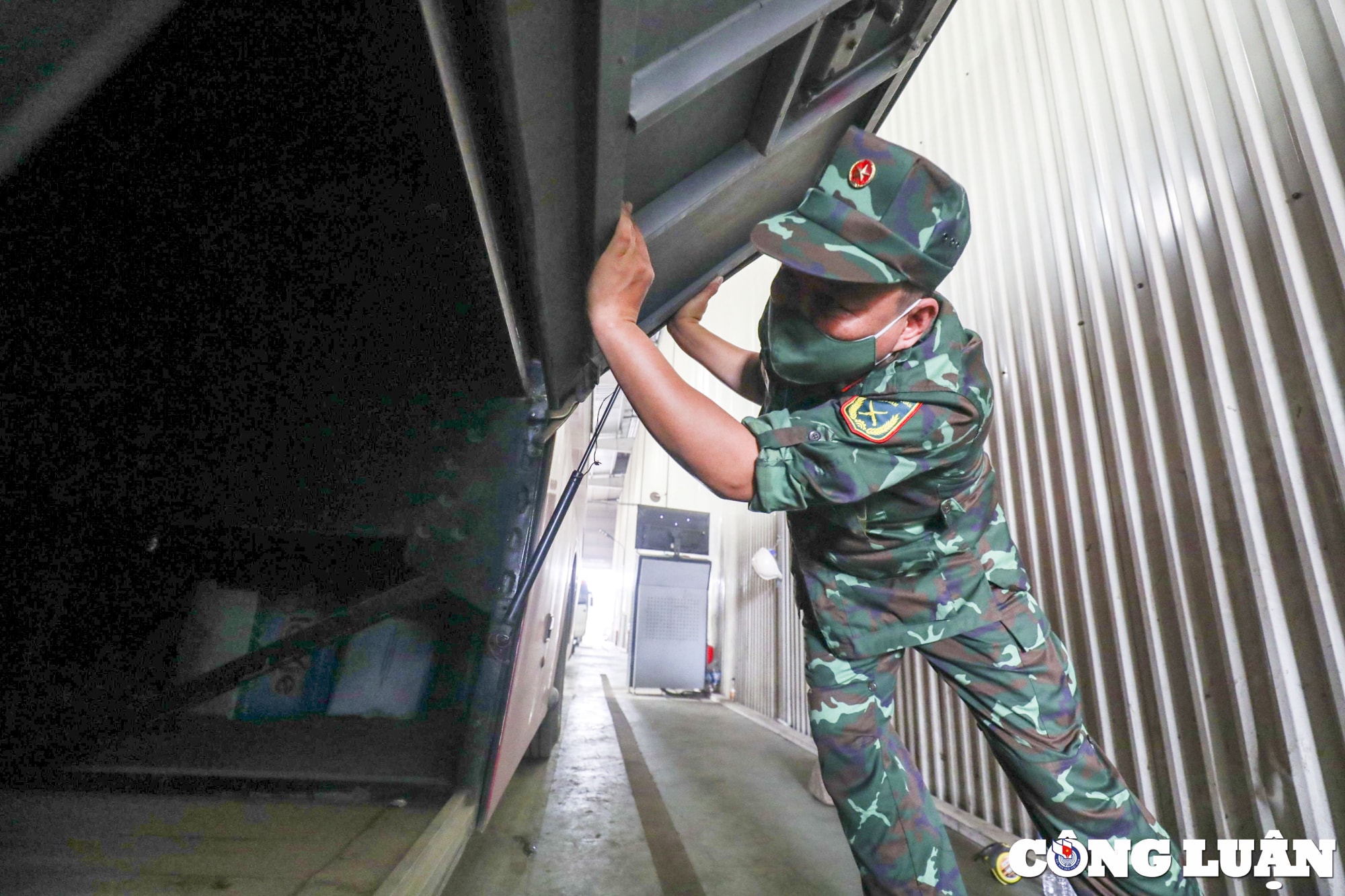 luc luong quan doi bat dau ho tro cac trung tam dang kiem o ha noi hinh 5