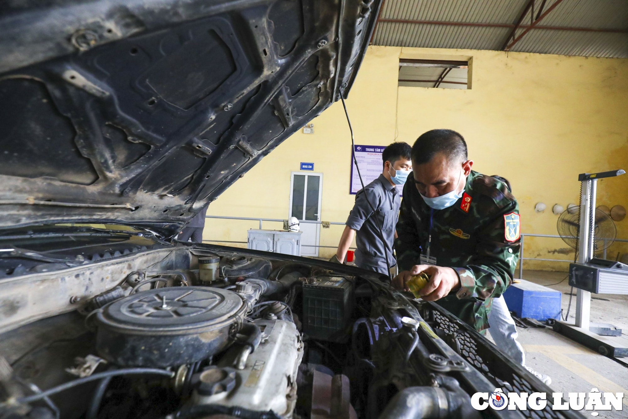 luc luong quan doi bat dau ho tro cac trung tam dang kiem o ha noi hinh 4