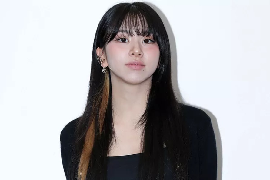 chaeyoung twice len tieng xin loi vi mac ao co bieu tuong khong phu hop hinh 1