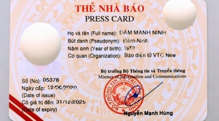 tam giu doi tuong su dung the nha bao gia de mong bo qua vi pham giao thong hinh 1