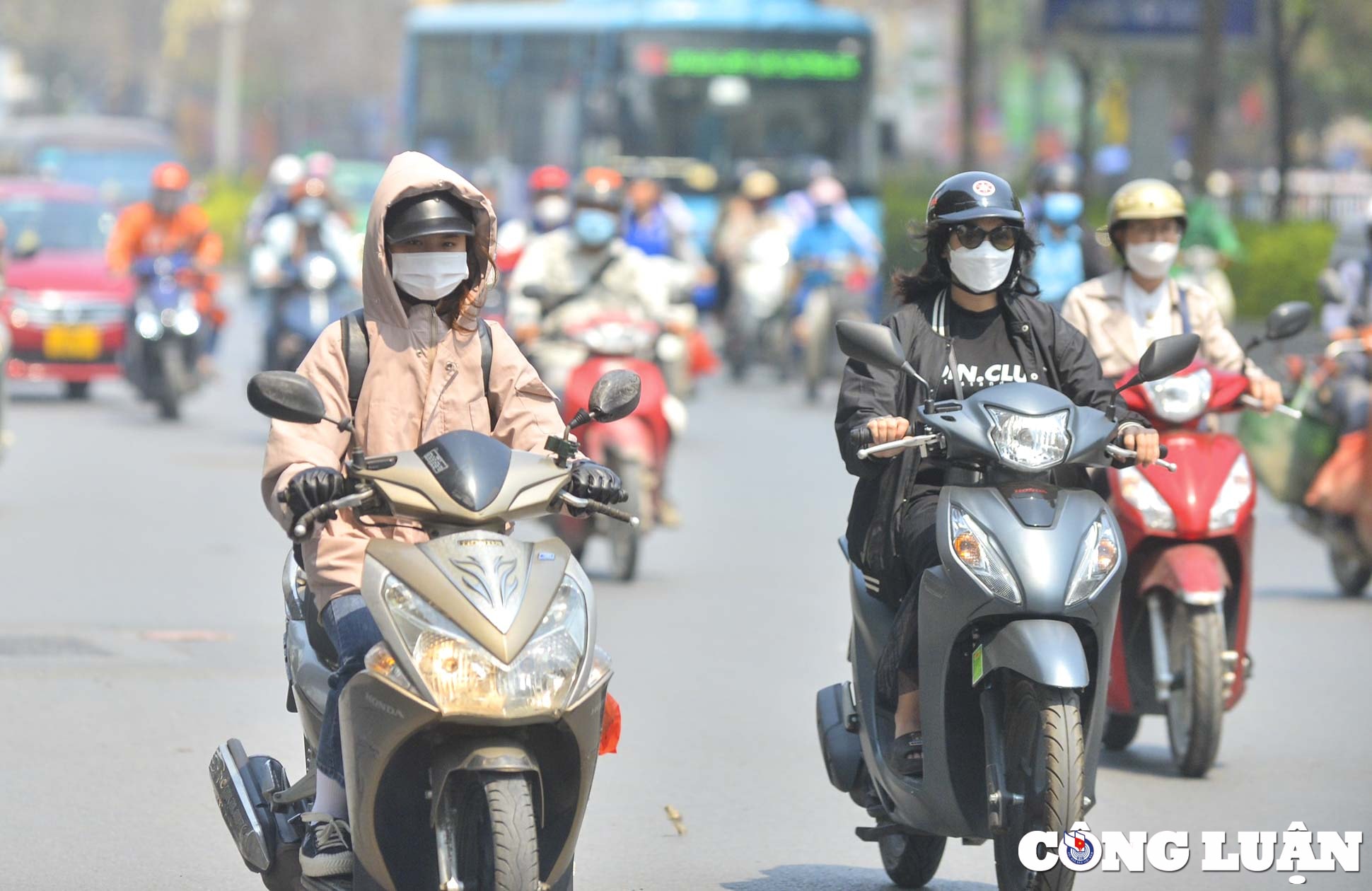 nang nong gay gat nguoi dan thu do kin mit ra duong hinh 2