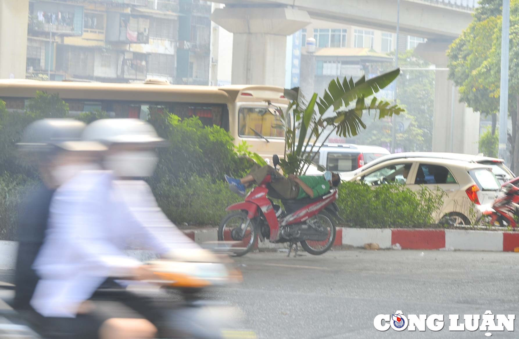 nang nong gay gat nguoi dan thu do kin mit ra duong hinh 8