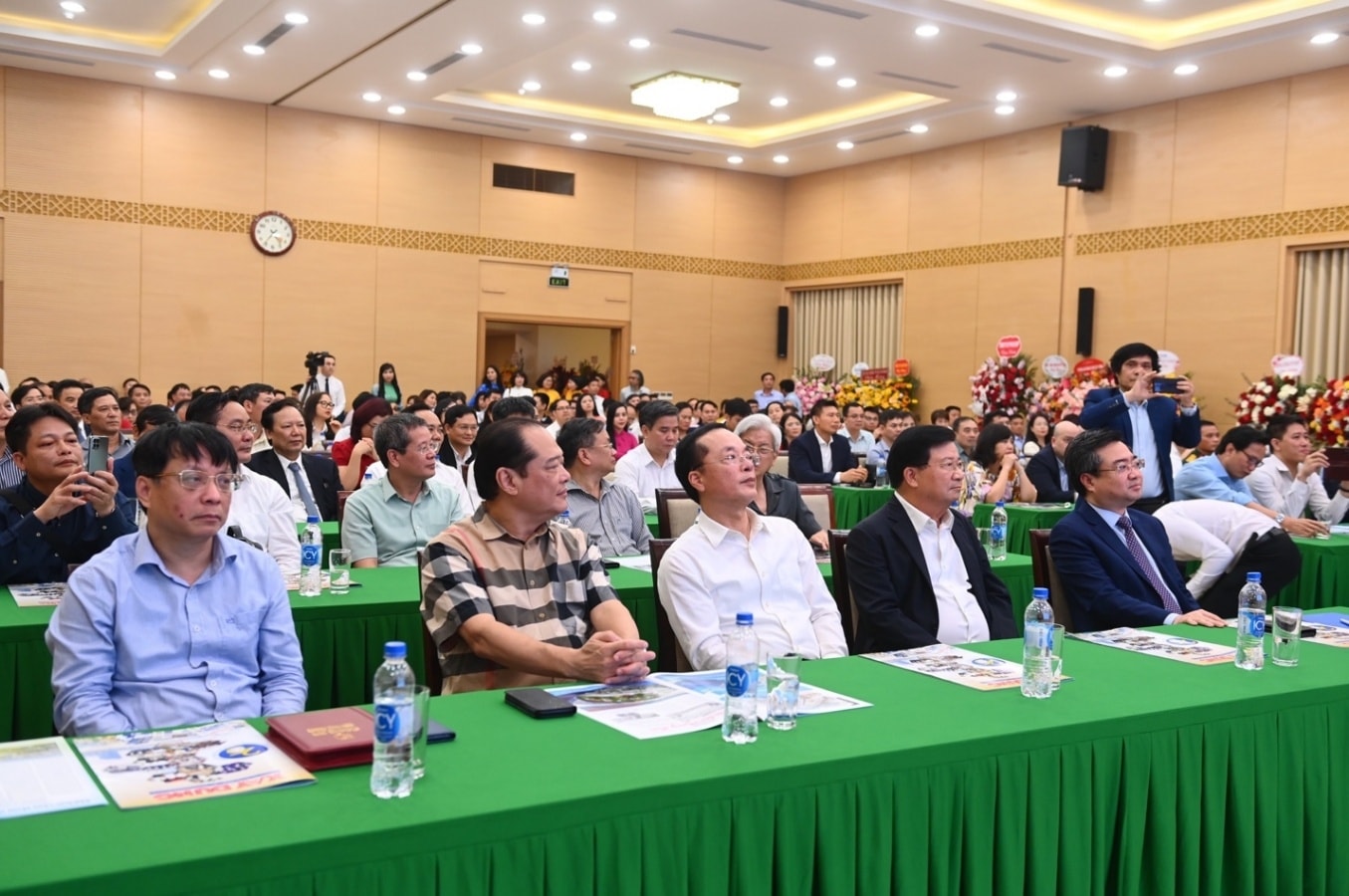 bao xay dung ky niem 25 nam xuat ban so bao dau tien hinh 1