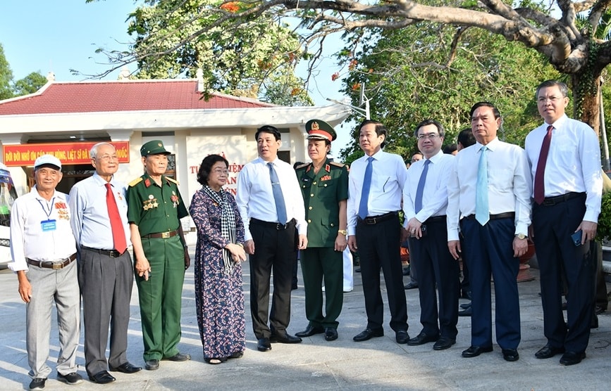 le ky niem 50 nam chien thang tro ve loi nhac nho ve truyen thong yeu nuoc long tu hao dan toc hinh 3