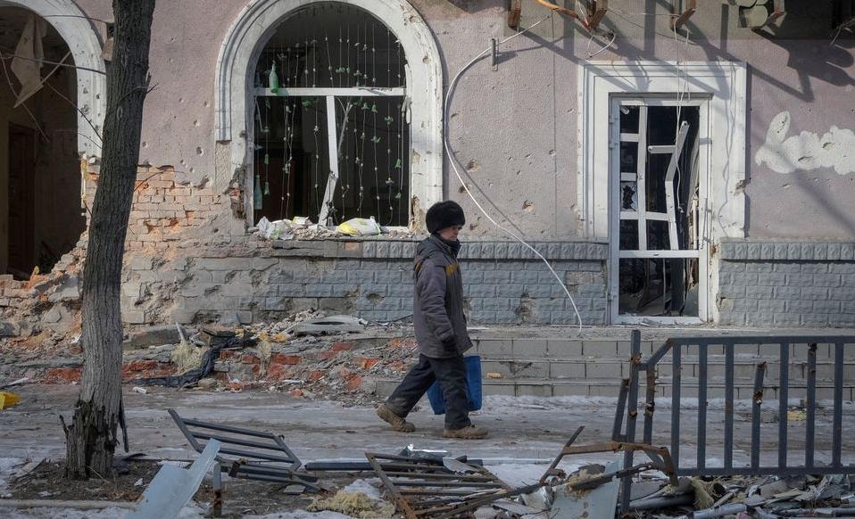 ukraine noi van bam tru o bakhmut nga phu nhan viec thieu xe tang hinh 1