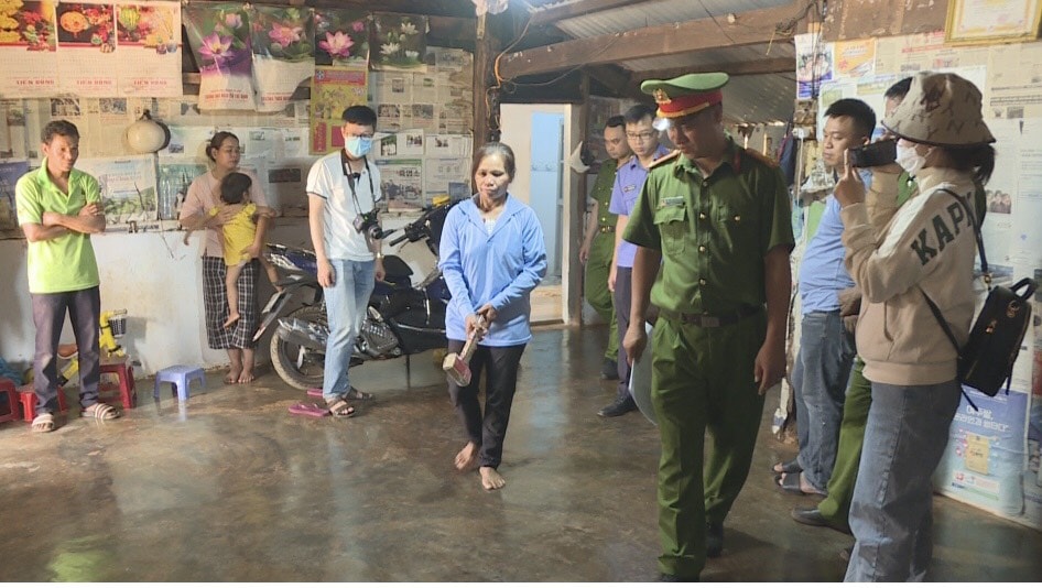 dak lak bi con trai doa giet me ruot dung bua danh chet con hinh 1