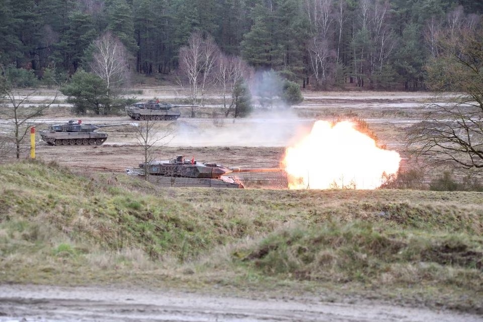 xe tang leopard 2 cua duc da toi ukraine hinh 1