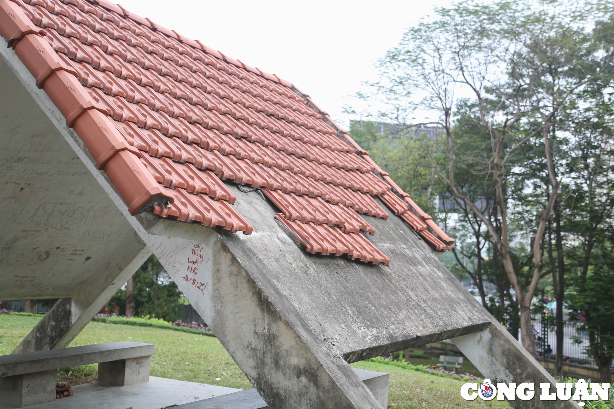 ha noi cong vien nghia do xuong cap via he bi chiem dung hinh 5