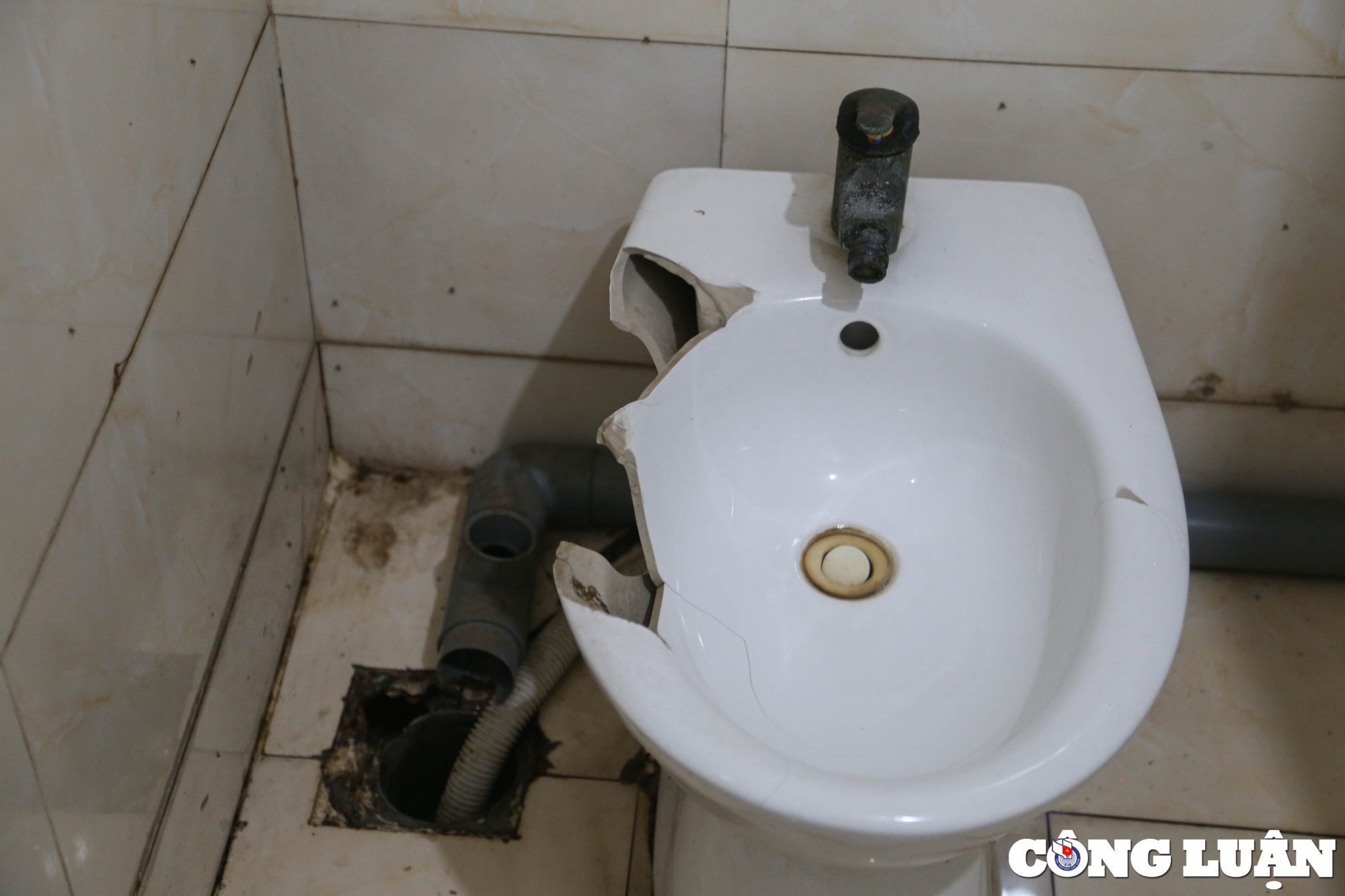 ha noi cong vien nghia do xuong cap via he bi chiem dung hinh 8