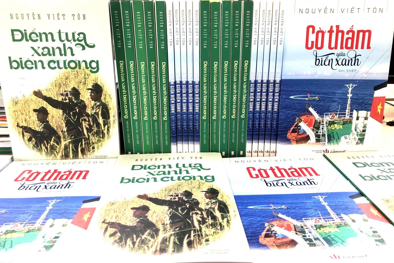 nha bao nguyen viet ton su gan bo nghia tinh voi bien cuong va nguoi linh quan ham xanh hinh 2