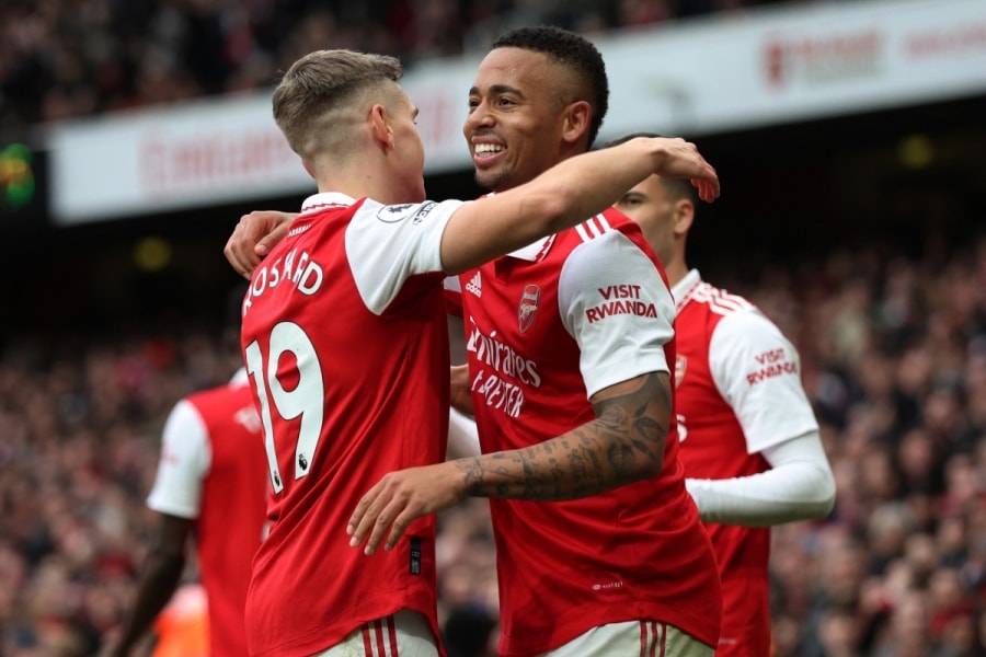 thang dam leeds arsenal tai lap khoang cach hon 8 diem voi man city hinh 1