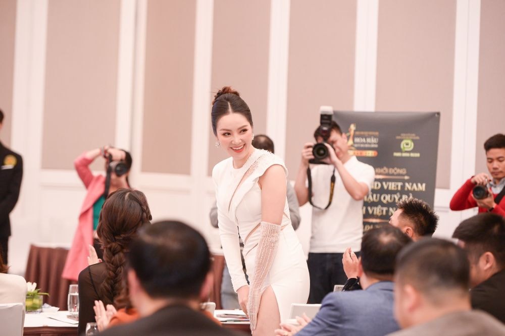 hoa hau phan kim oanh lam giam doc quoc gia cuoc thi hoa hau quy ba hoa binh viet nam 2023 hinh 13