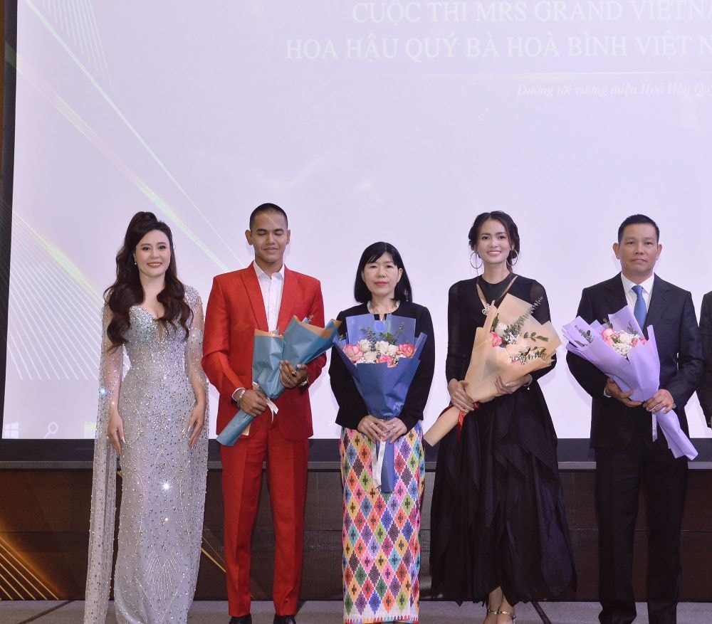 hoa hau phan kim oanh lam giam doc quoc gia cuoc thi hoa hau quy ba hoa binh viet nam 2023 hinh 10