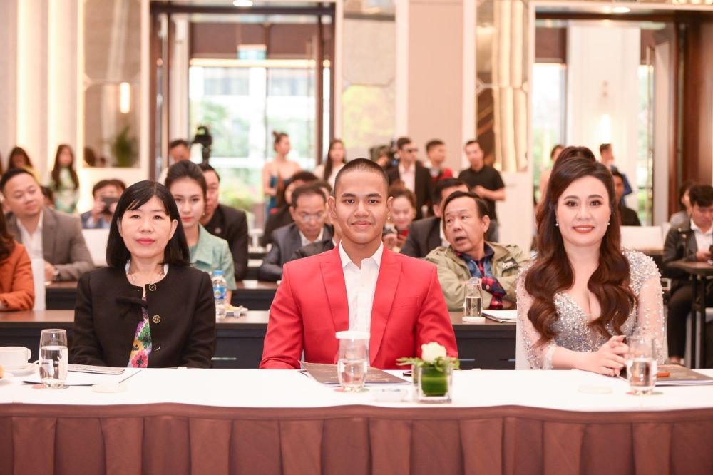 hoa hau phan kim oanh lam giam doc quoc gia cuoc thi hoa hau quy ba hoa binh viet nam 2023 hinh 16
