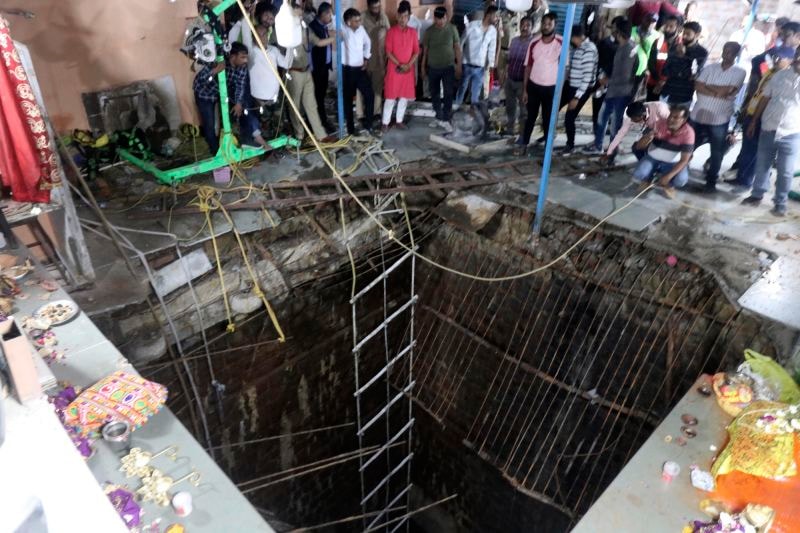 it nhat 35 nguoi thiet mang khi roi xuong gieng o an do hinh 1