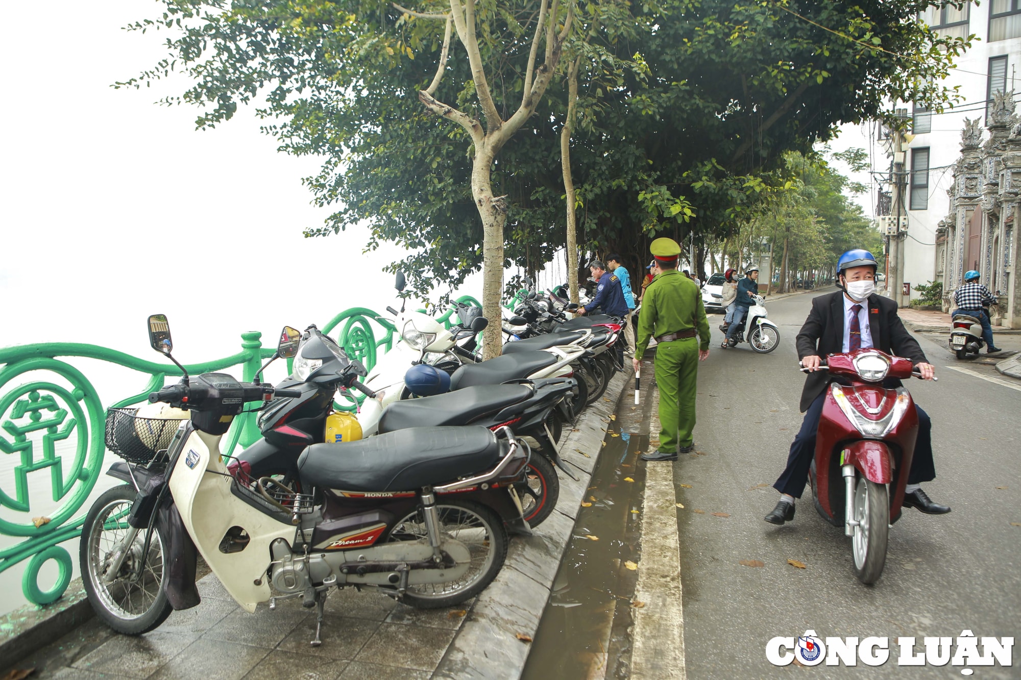 ha noi sau mot thang gianh lai via he tuyen duong quanh ho tay da co nhieu thay doi hinh 6
