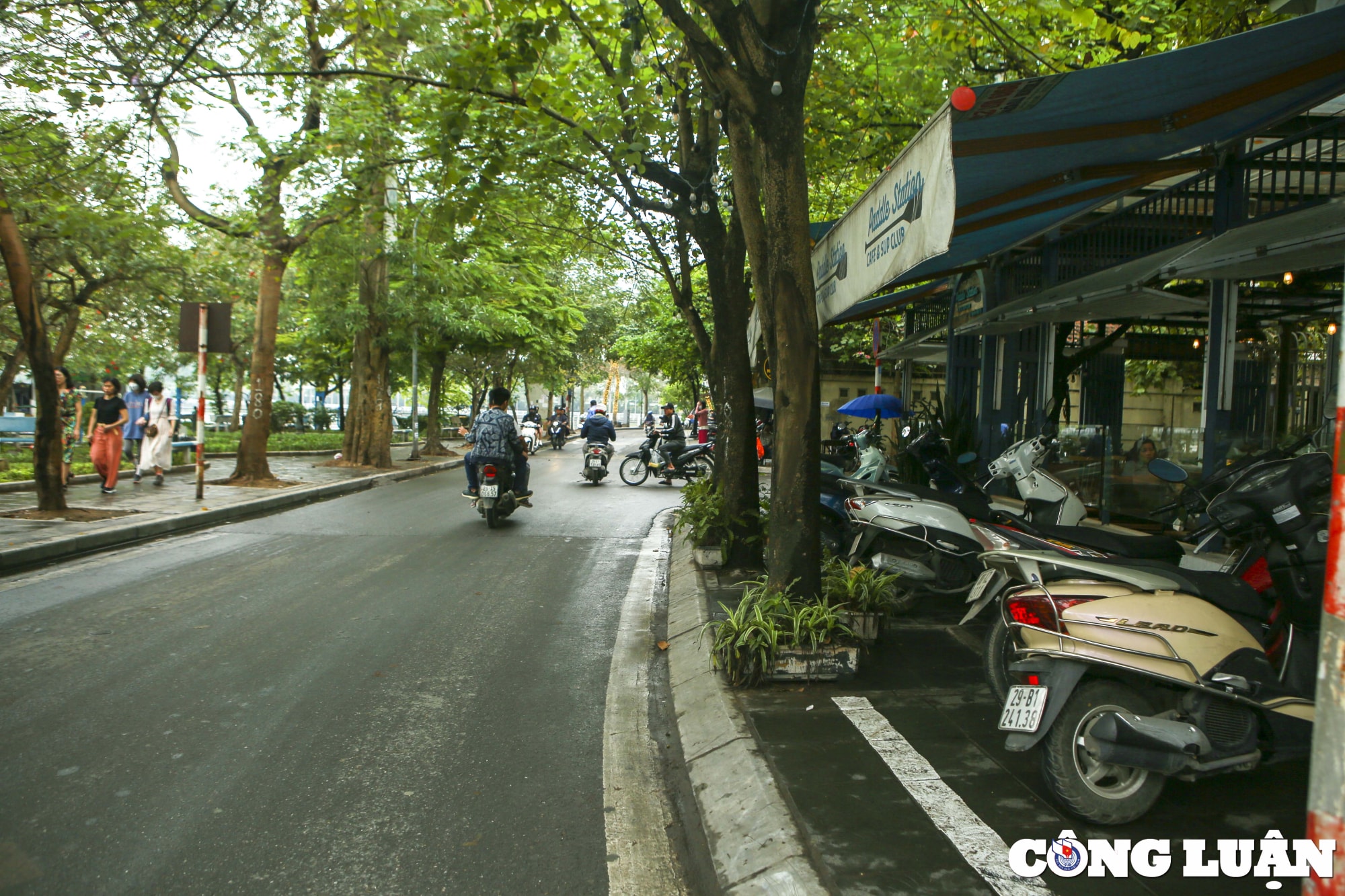 ha noi sau mot thang gianh lai via he tuyen duong quanh ho tay da co nhieu thay doi hinh 12
