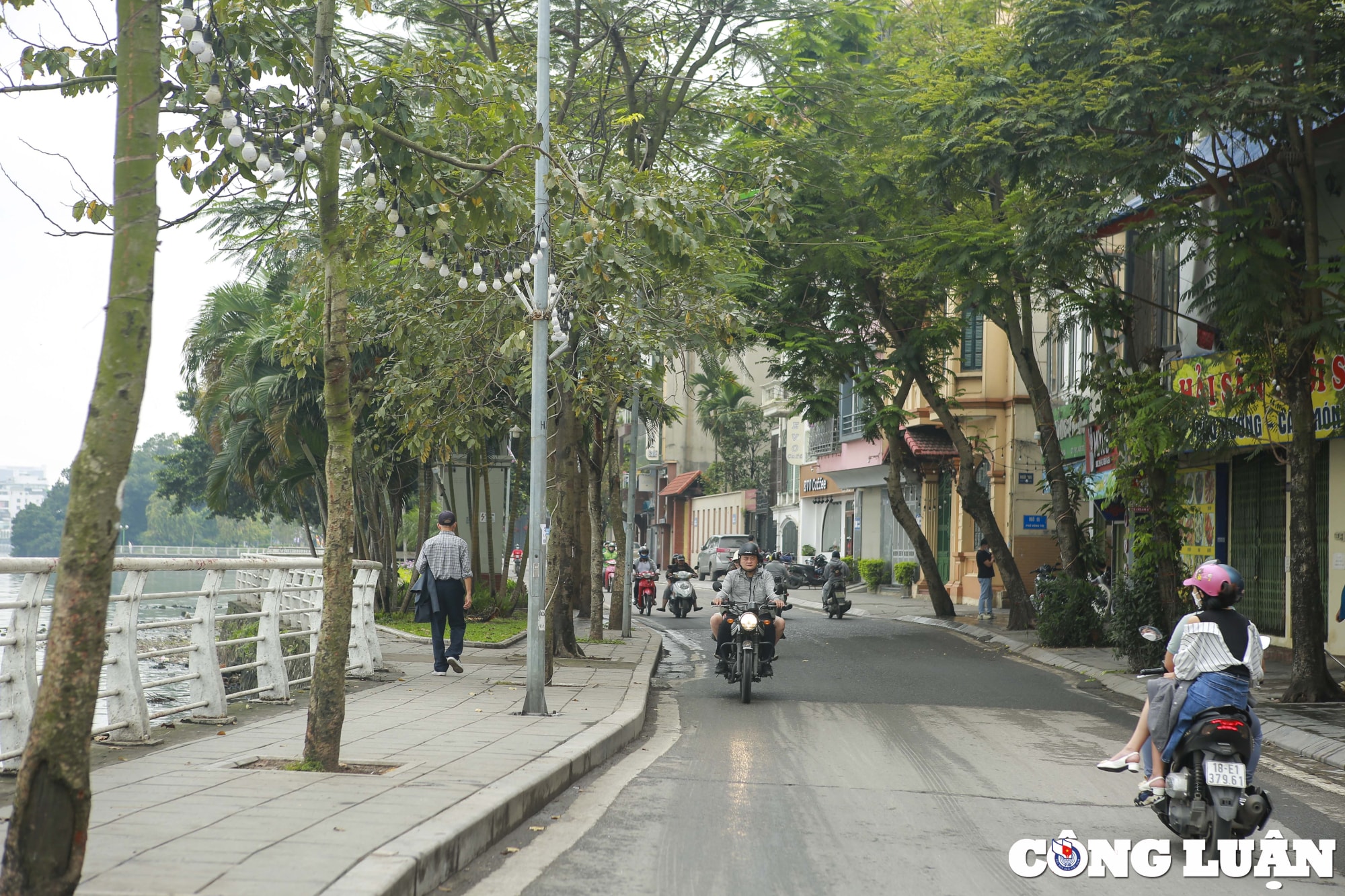 ha noi sau mot thang gianh lai via he tuyen duong quanh ho tay da co nhieu thay doi hinh 1