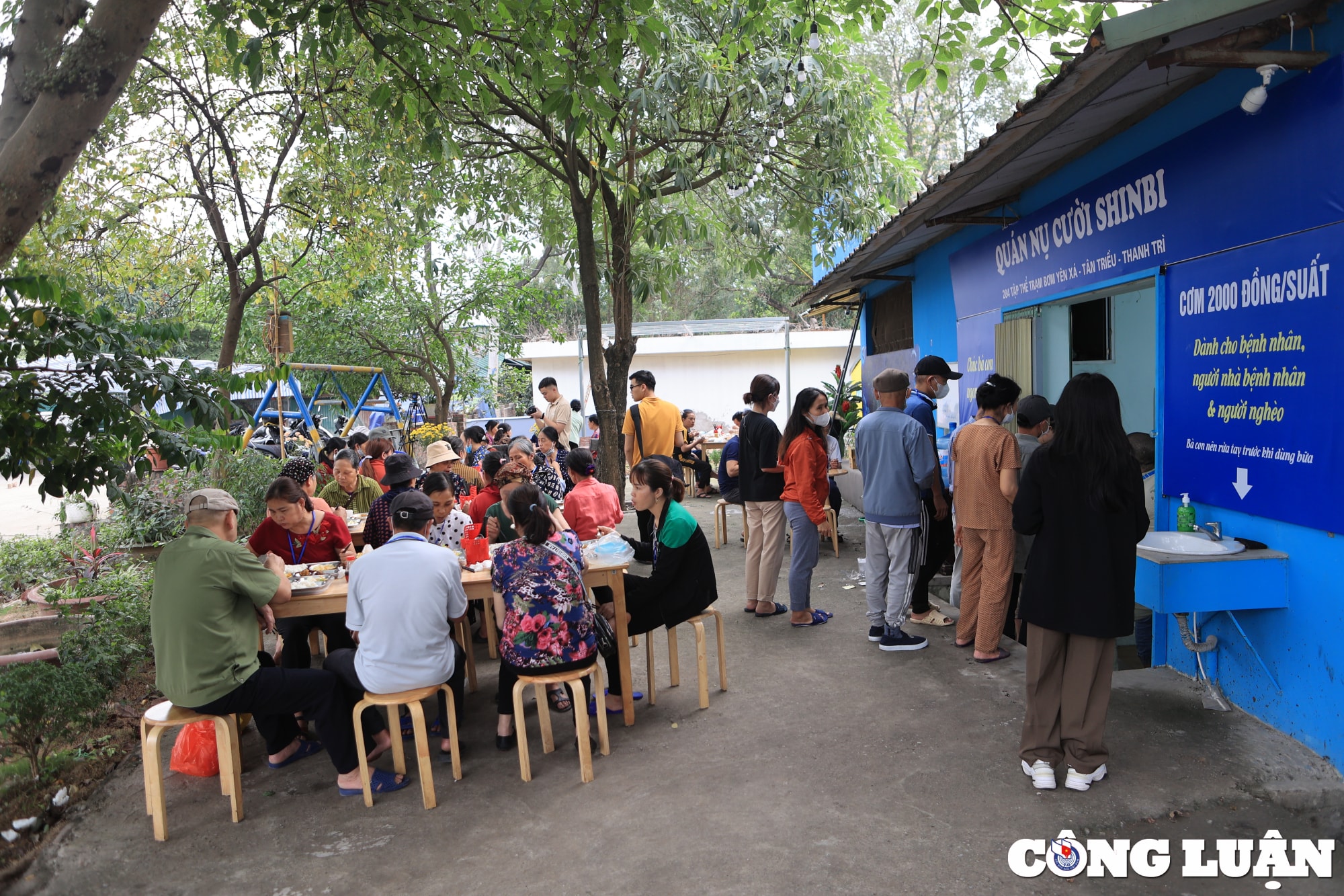 ha noi am long quan com 2000 dong chi phuc vu nhung vi khach dac biet hinh 1