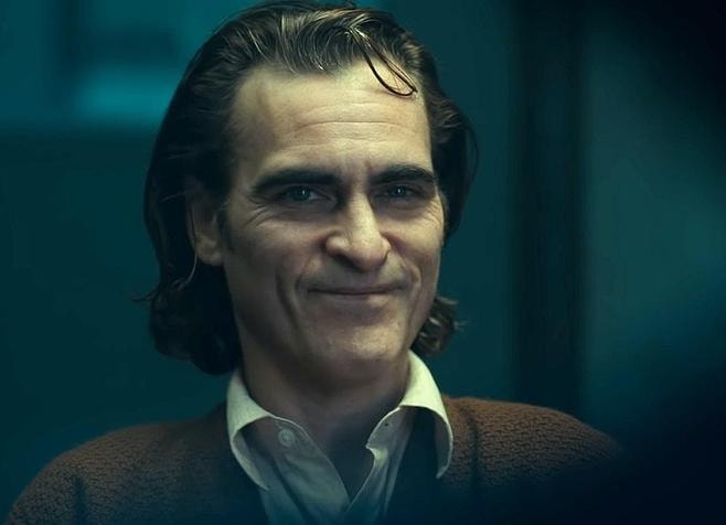 joker joaquin phoenix bat ngo xiu do canh quay cang thang hinh 1
