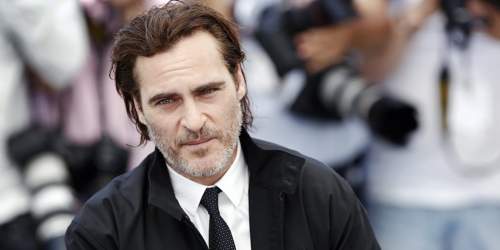 joker joaquin phoenix bat ngo xiu do canh quay cang thang hinh 2