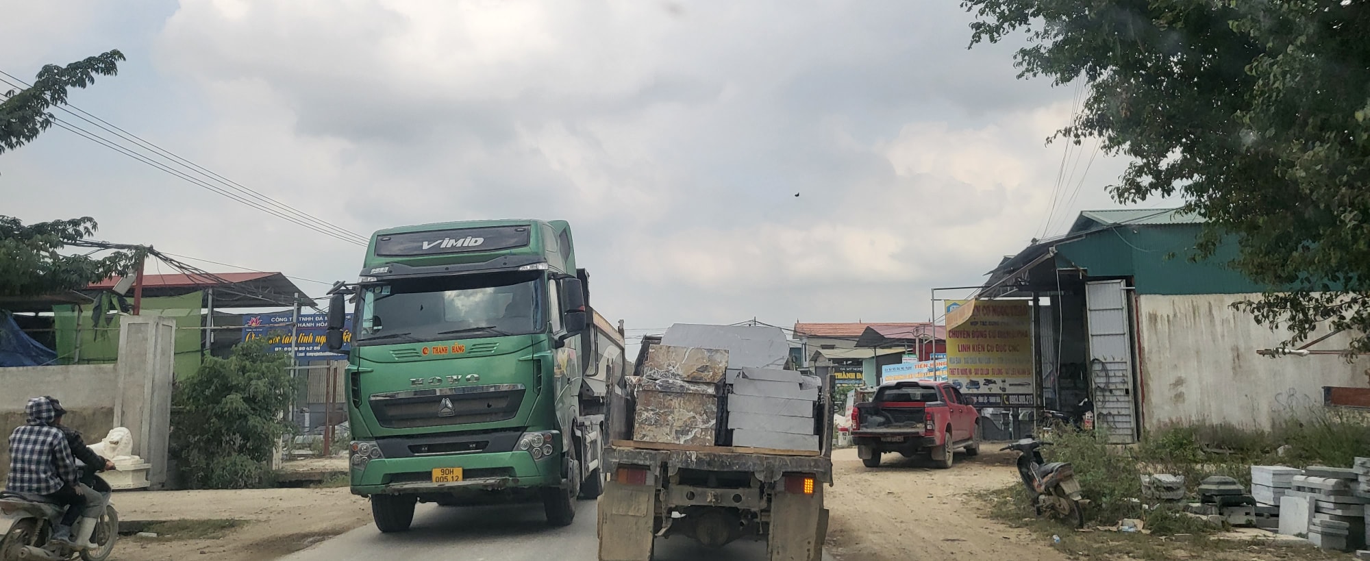 khong de tai lan chiem hanh lang an toan duong bo tren quoc lo 217 dia phan thanh hoa hinh 1
