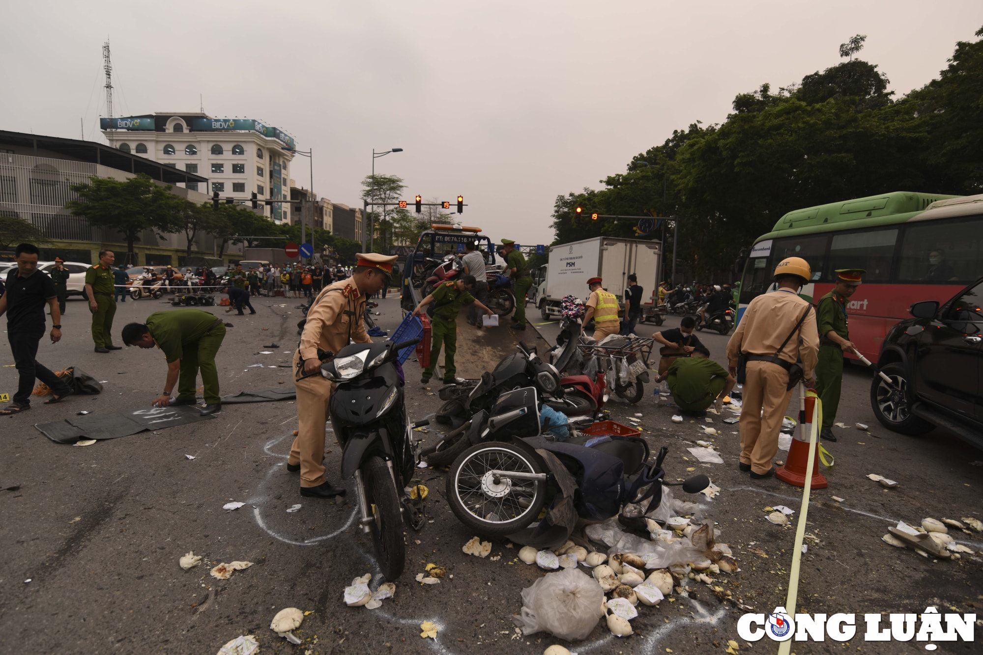hien truong vu tai nan lien hoan hon 10 nguoi bi thuong o nga tu xuan la vo chi cong hinh 11
