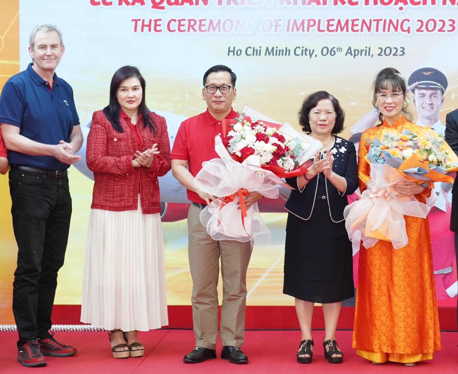 ba nguyen thi phuong thao lam chu tich hoi dong quan tri vietjet co tong giam doc moi hinh 1