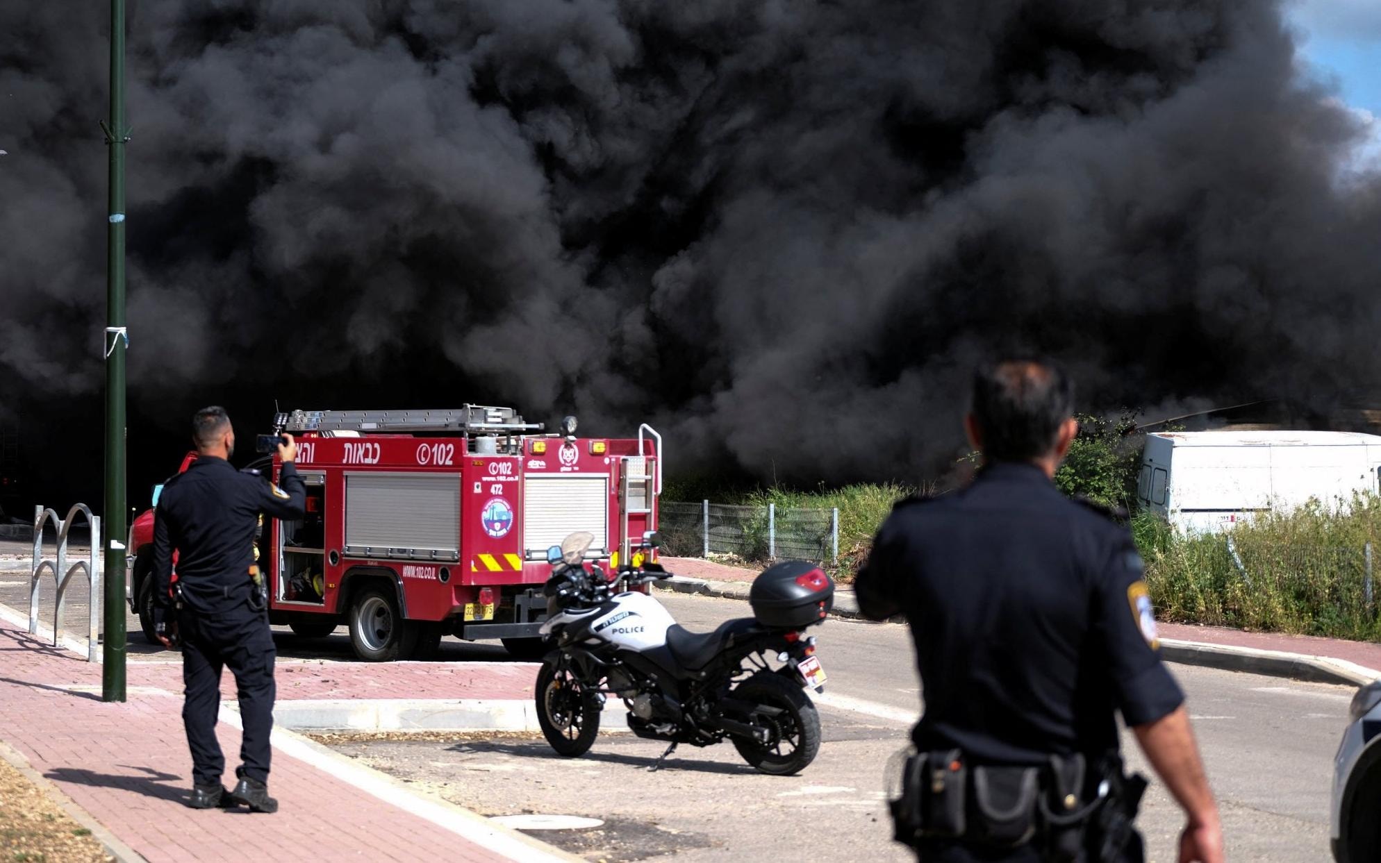 israel khong kich dai gaza sau loat rocket tu lebanon hinh 1