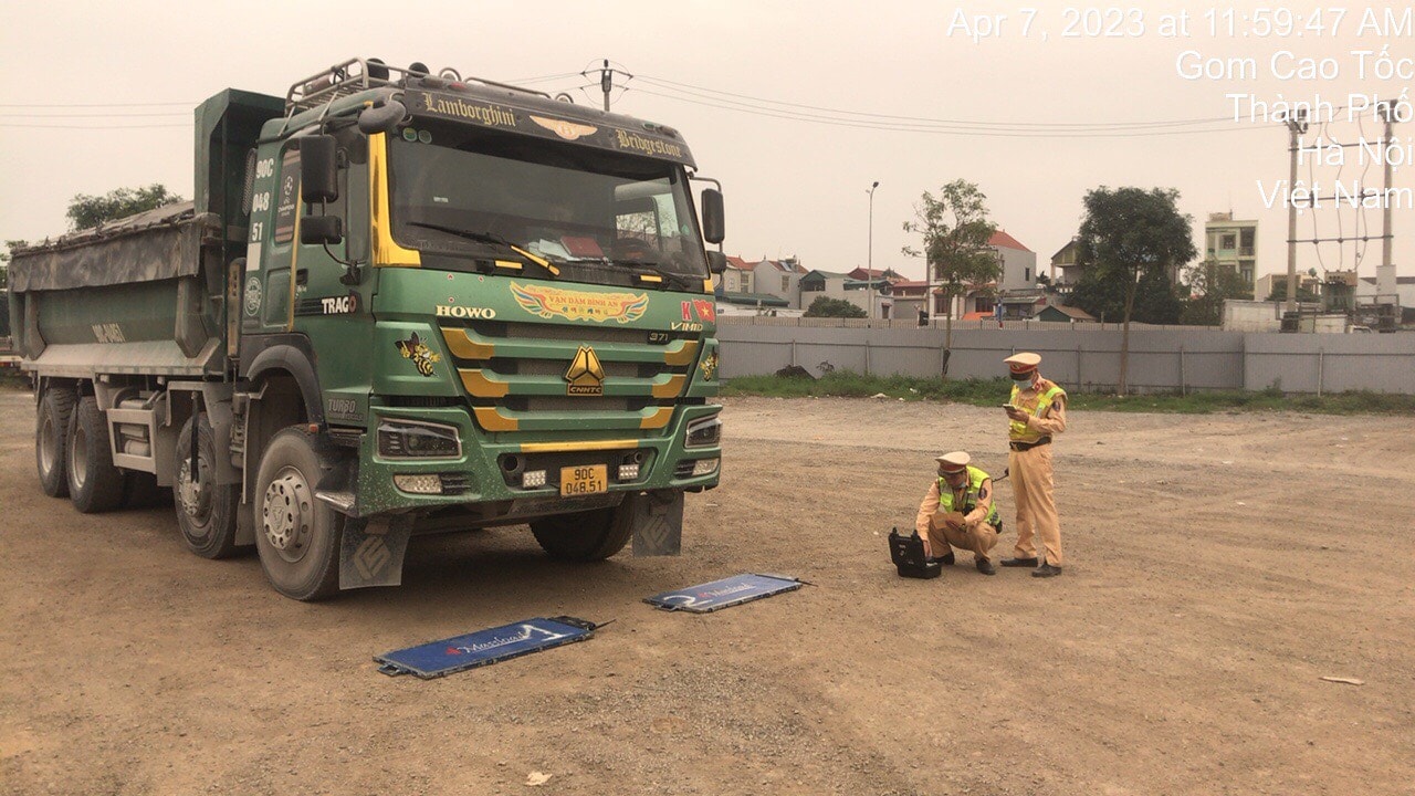 do kich thuy luc de nang thanh thung va cho qua tai tai xe bi phat 14 trieu dong hinh 1