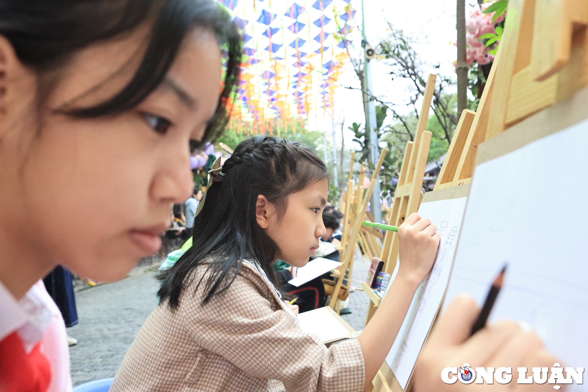 hoi thi ve tranh sach  cho ban cho toi ngay hoi ton vinh van hoa doc khoi day tu duy sang tao hinh 9