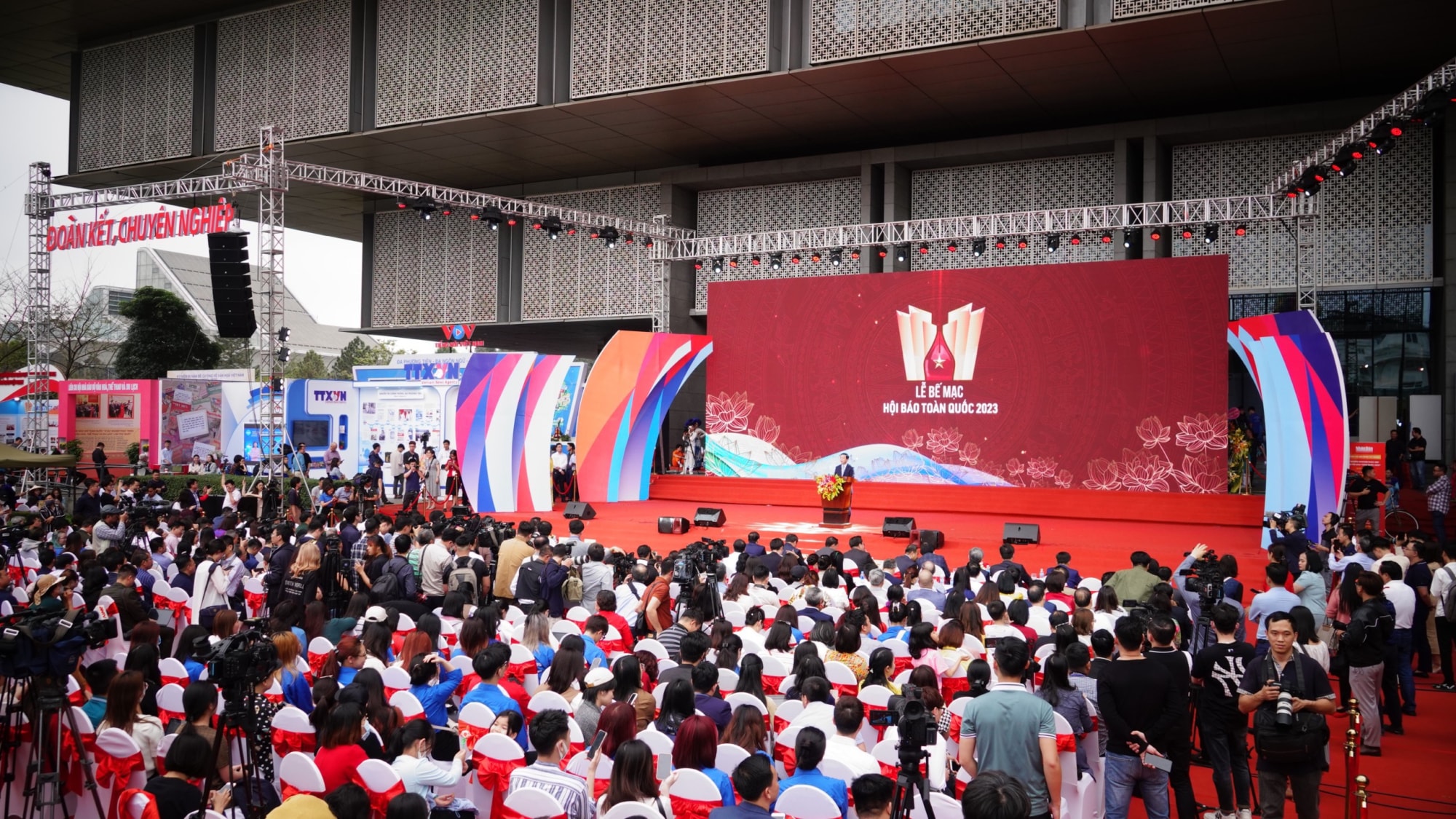 lang dong mua hoi bao toan quoc 2023 hinh 1