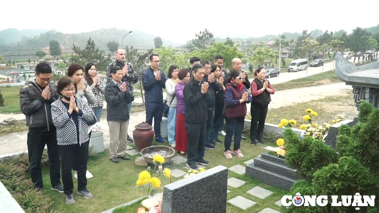 dip tet thanh minh dac biet cua chang re tay sau 5 nam lap gia dinh hinh 2