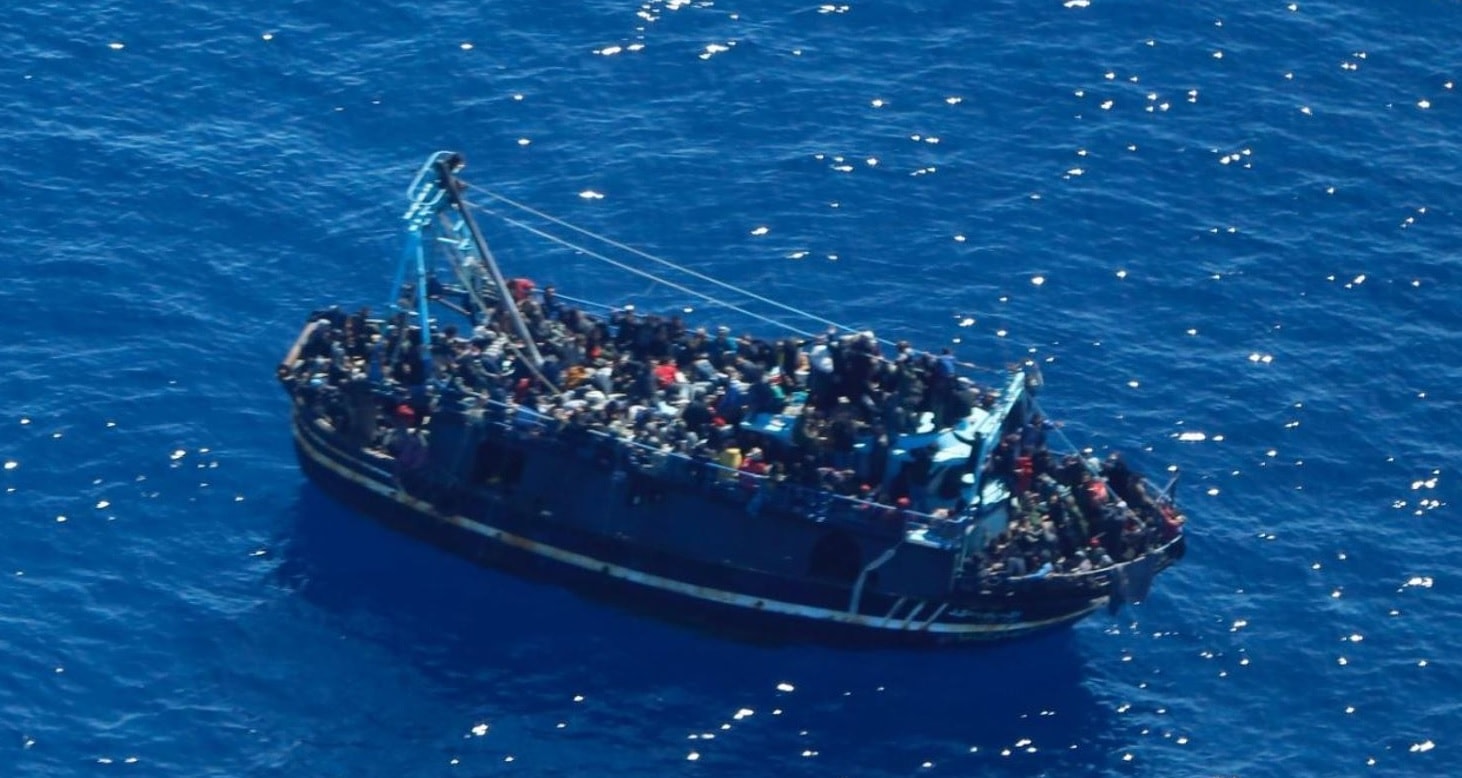 thuyen cho 400 nguoi di cu lenh denh tren bien hy lap va malta hinh 1