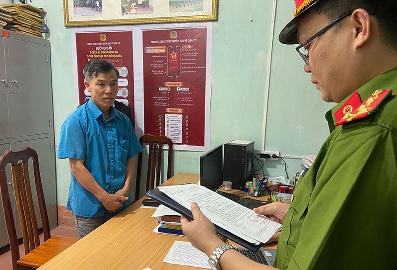 bat tam giam 3 nguyen can bo huyen kim boi lien quan sai pham ho so dat dai hinh 1