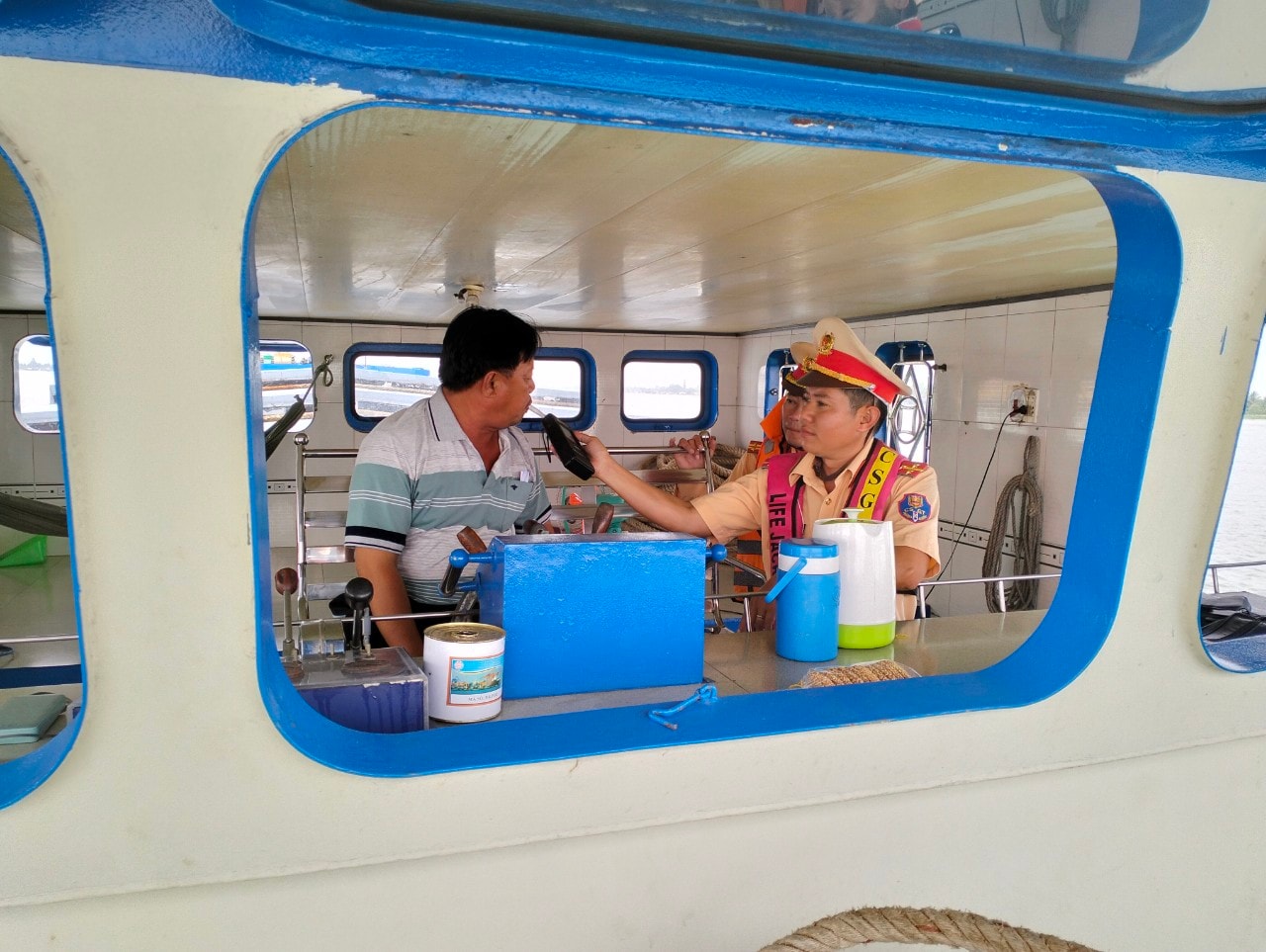 hang chuc truong hop vi pham nong do con tren duong thuy bi xu ly hinh 1