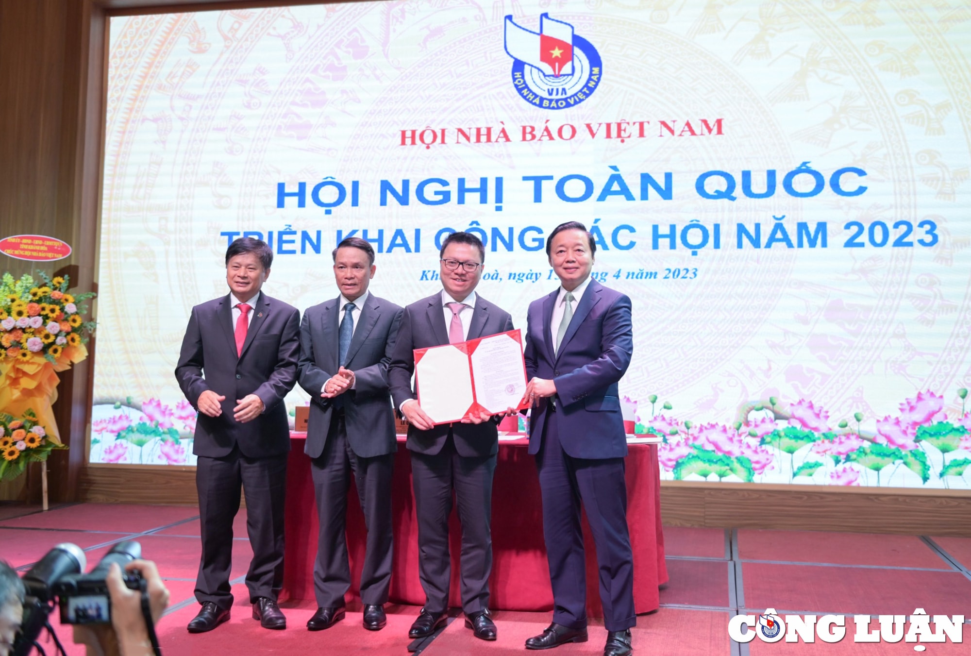 neu cao tinh than doan ket doi moi xay dung to chuc hoi vung manh dap ung yeu cau cua tinh hinh moi hinh 7
