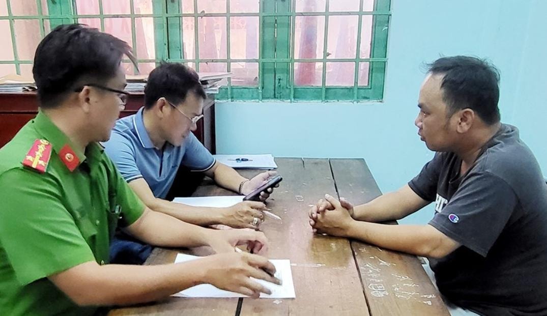 bat doi tuong gia trung ta cong an de lua dao cac phu nu hinh 1