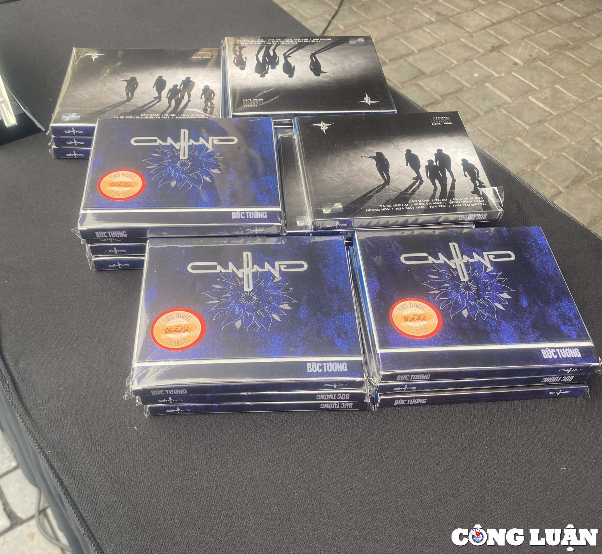 buc tuong ra mat album vol7 mang ten can bang hinh 3